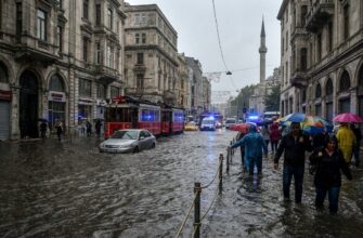 Стамбул затопило: как туристам избежать опасности во время ливней